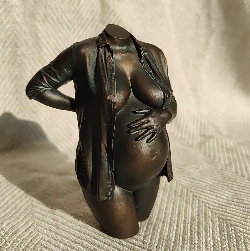 Bronzen beeldje dordrecht zwangerschap